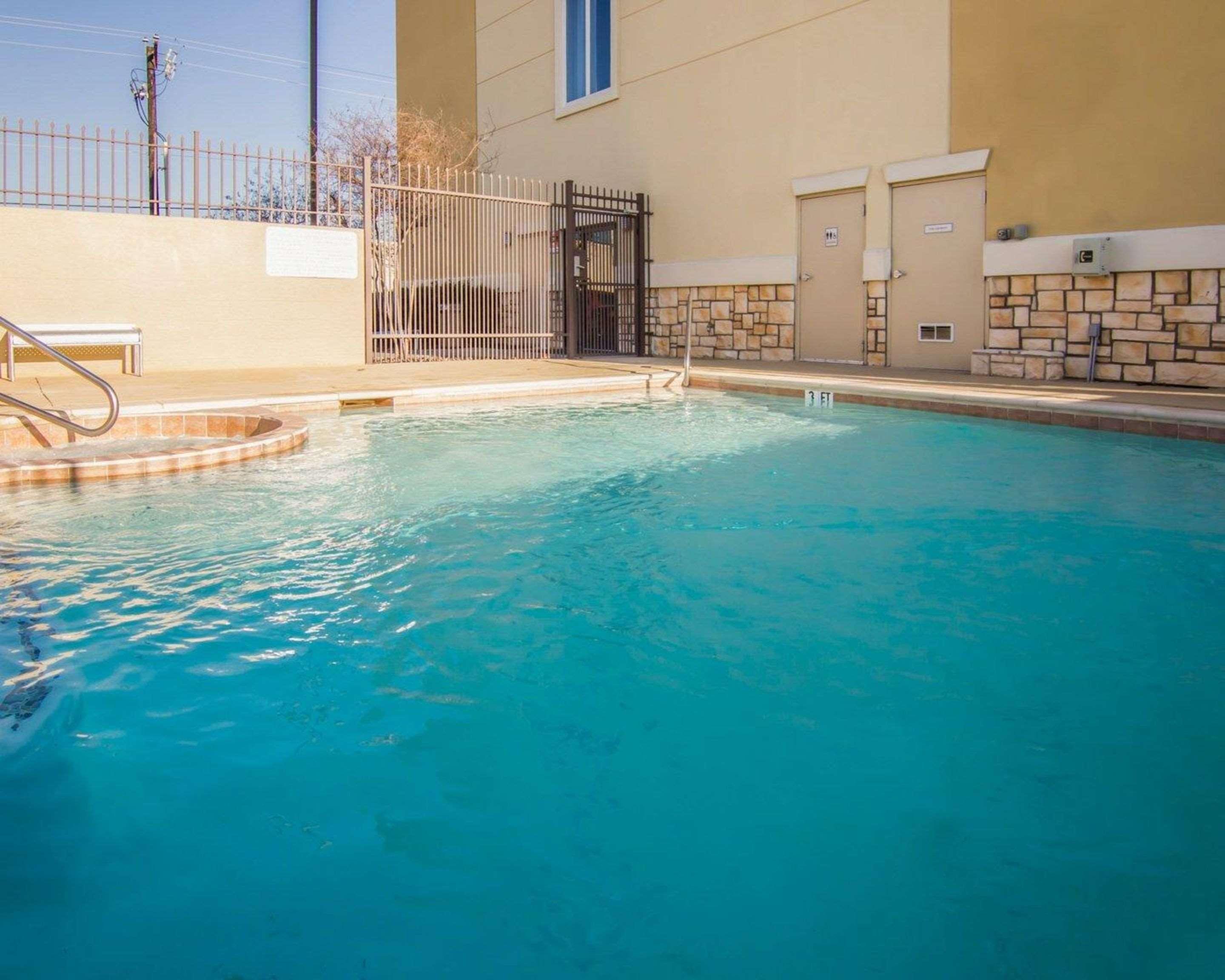 Comfort Suites West Dallas - Cockrell Hill Exterior photo