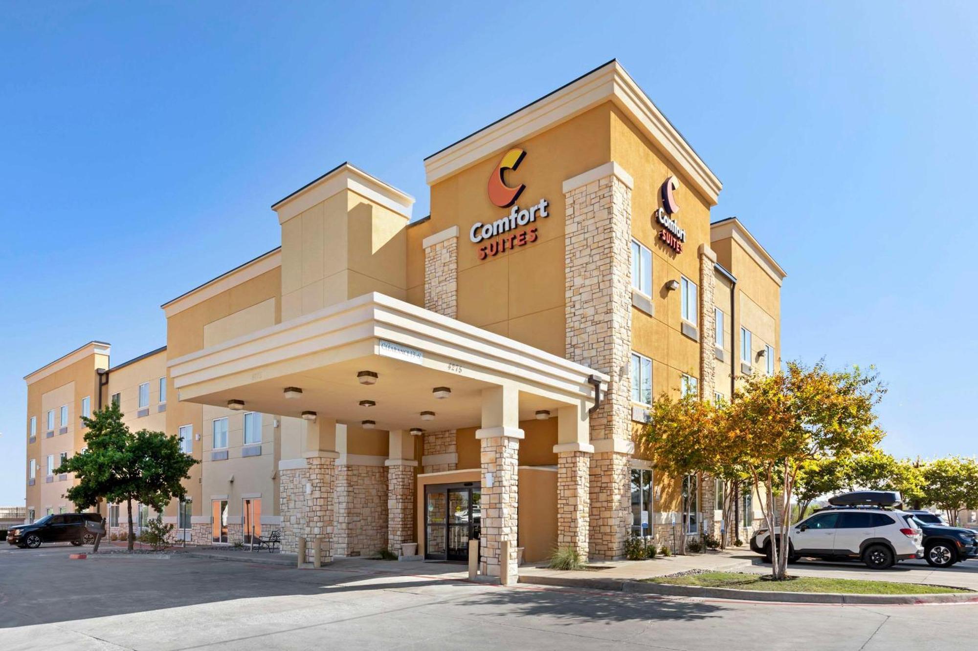 Comfort Suites West Dallas - Cockrell Hill Exterior photo